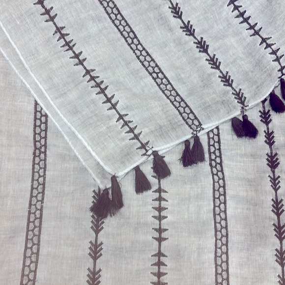 Lightweight long rectangular scarf - Picture 6 of 6